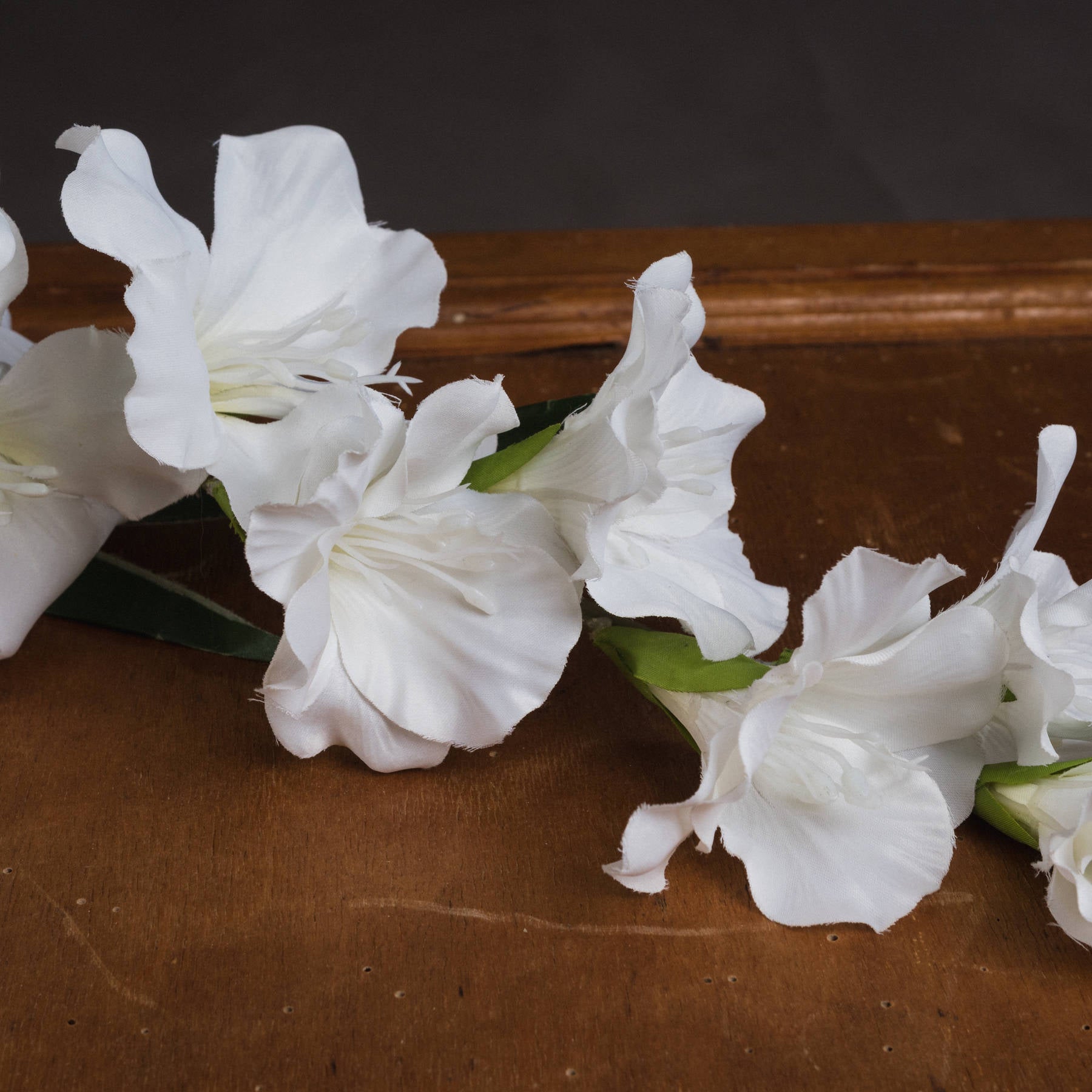 White Gladioli 108 cm