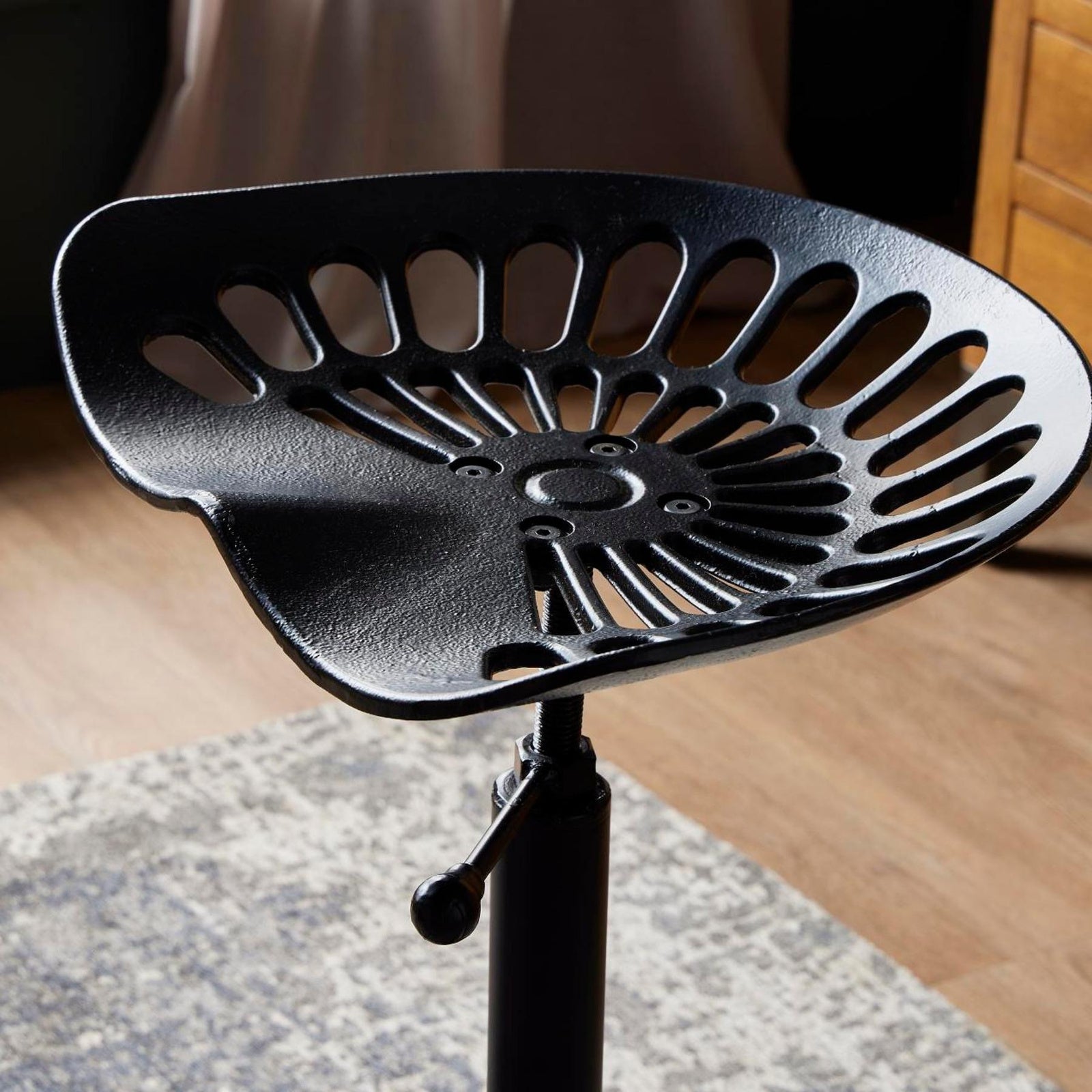 Adjustable Tractor Seat 86 cm