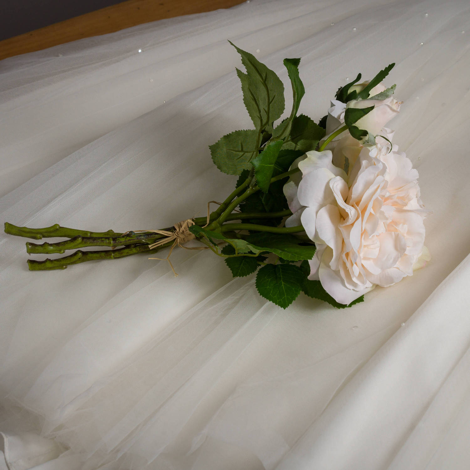 Peachy Cream Short Stem Rose Bouquet 35 cm