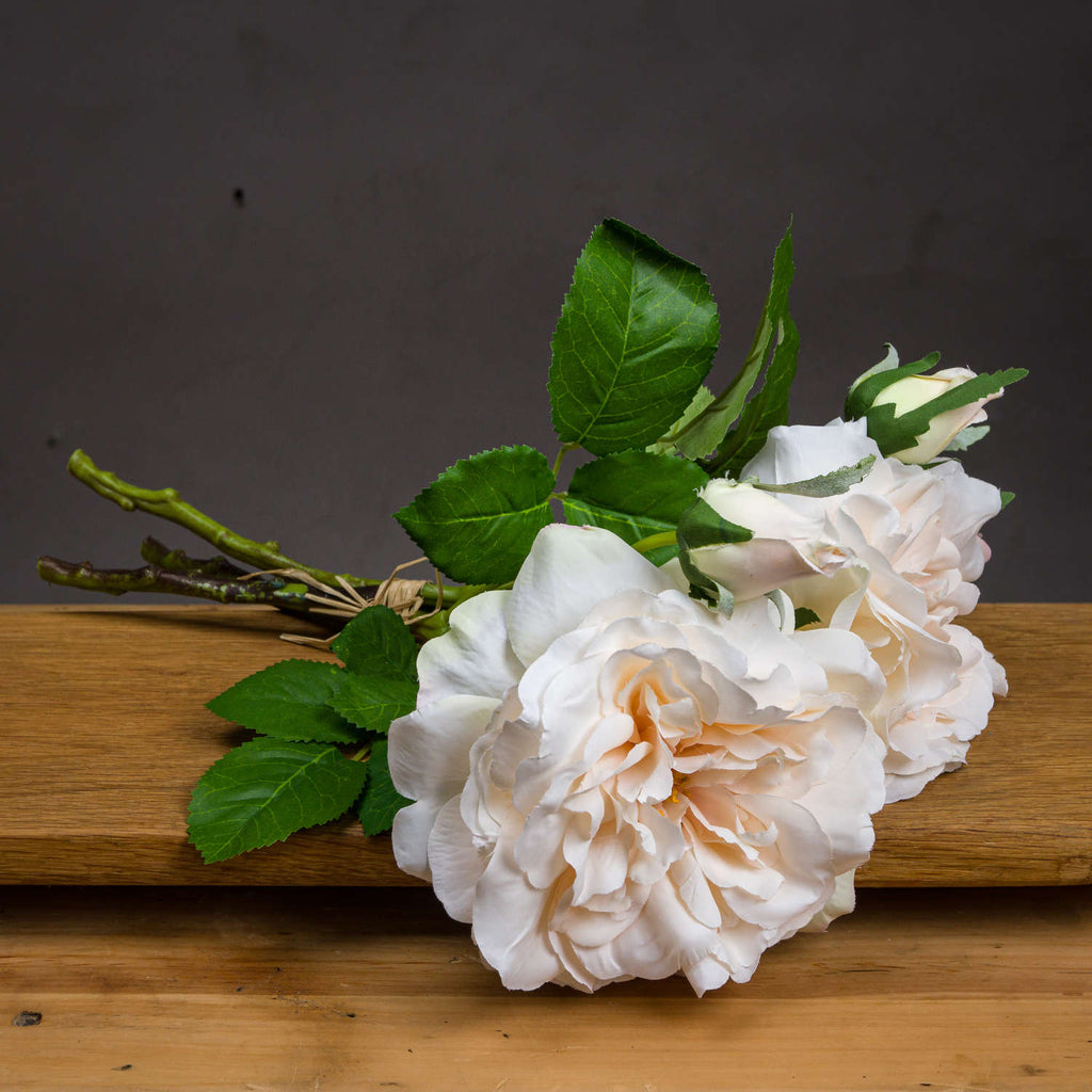 Peachy Cream Short Stem Rose Bouquet 35 cm