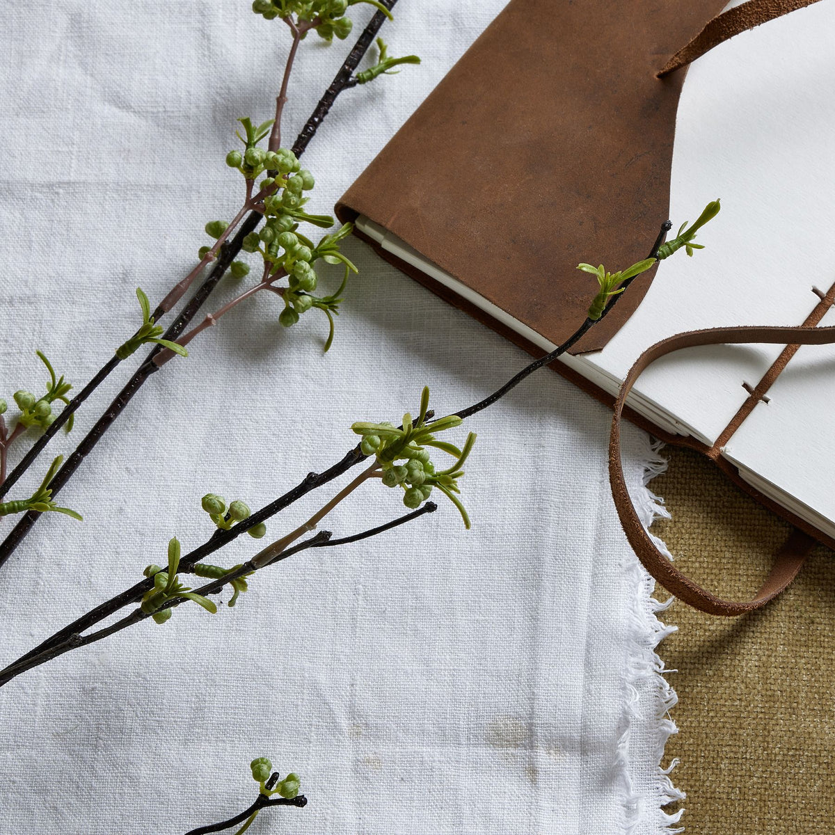 Green Berry Willow Stem 105 cm