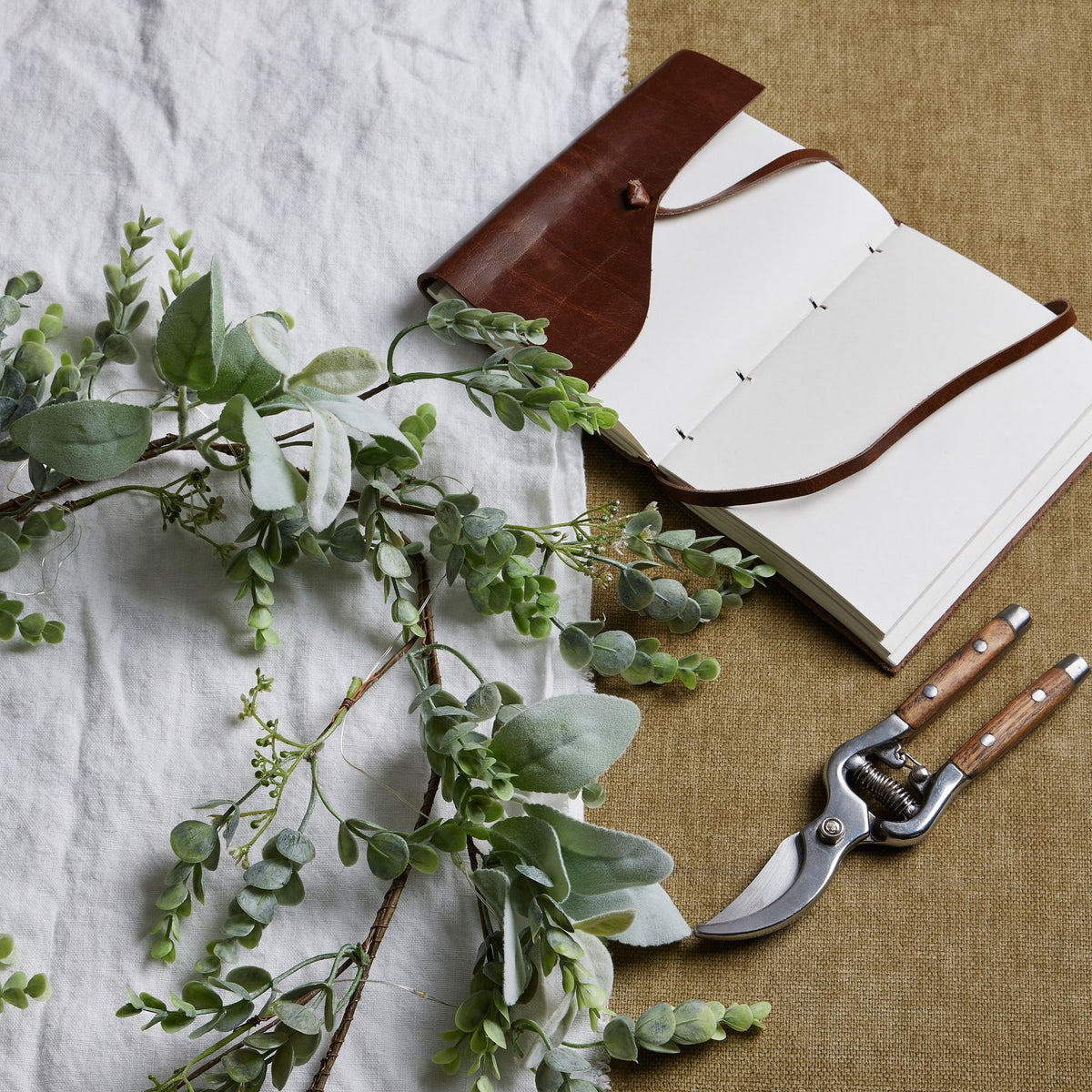 Led Winter Garland With Eucalyptus And Lambs Ear 153 cm