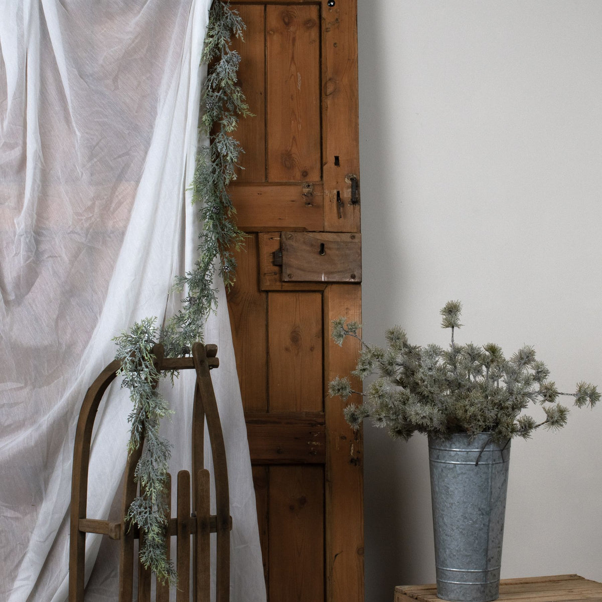 Frosted Pine Garland With Pinecones 180 cm
