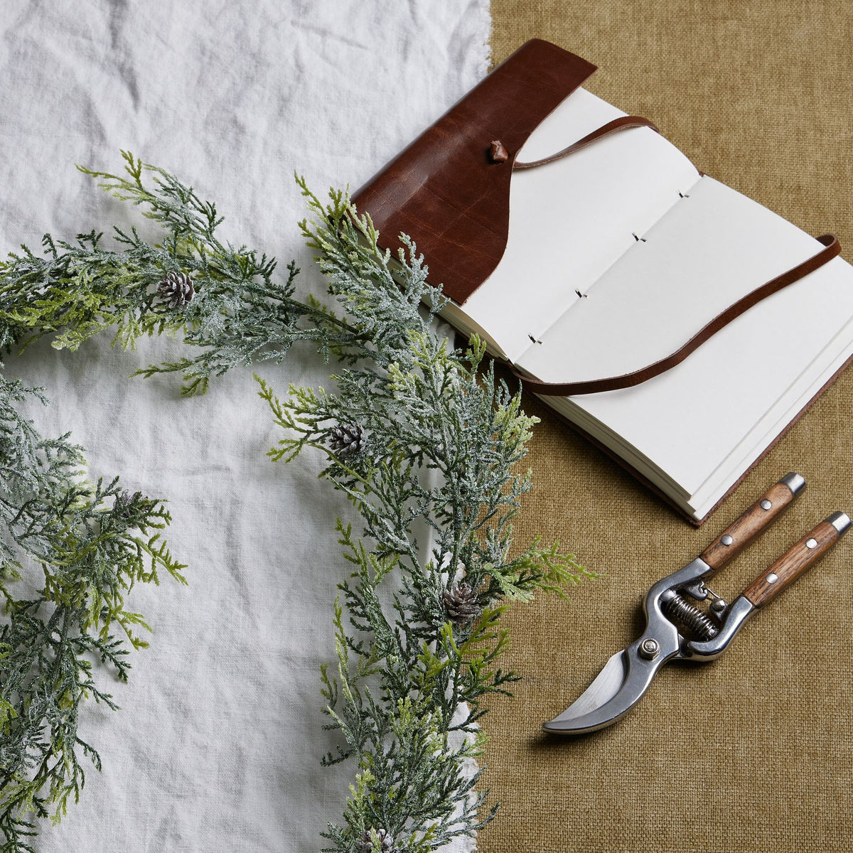 Frosted Pine Garland With Pinecones 180 cm